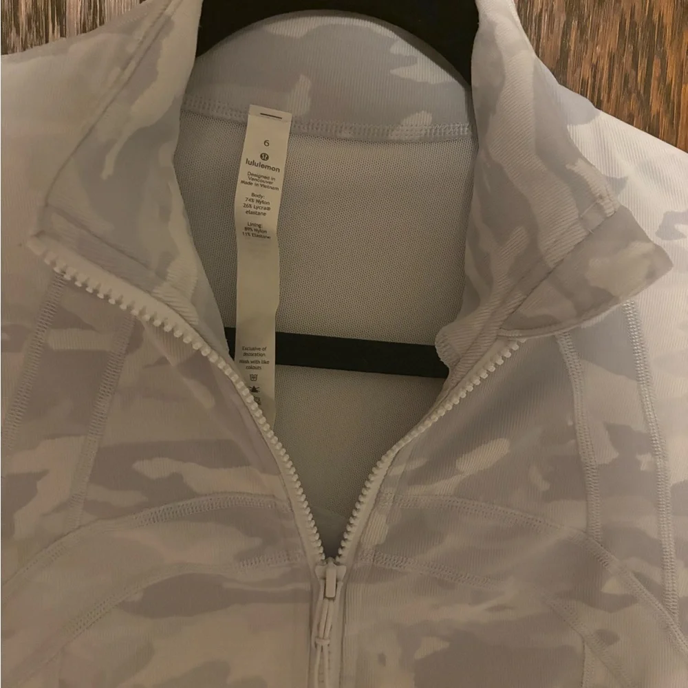 Lululemon Define jacket in Light Gray and white Camo pattern. - Picture 8 of 16